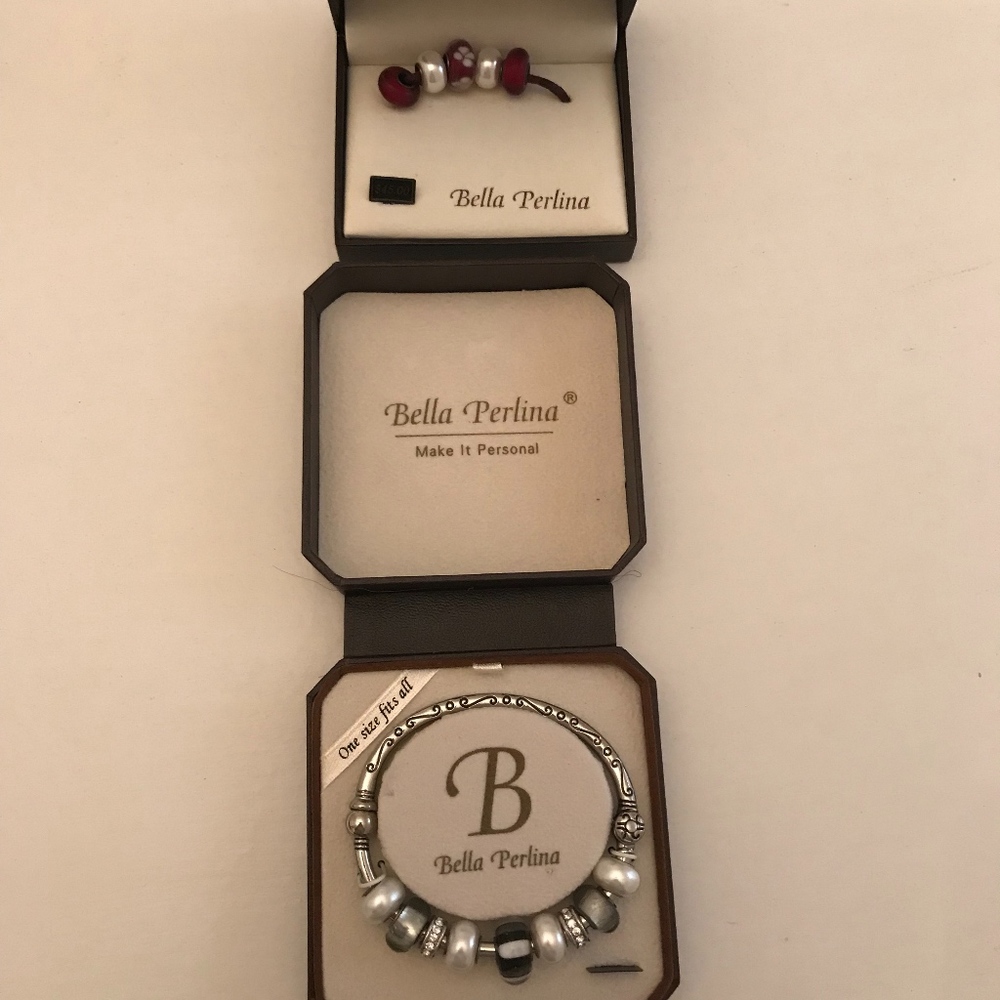 Bella Perlina Bracelet and extra charms